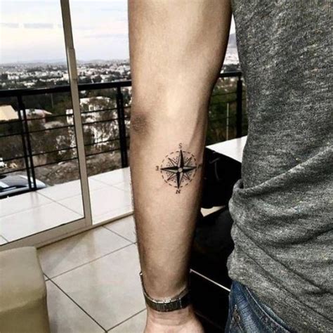 tatuajes pecho hombre pequeos|Mejores tatuajes pequeños para hombre en fotos